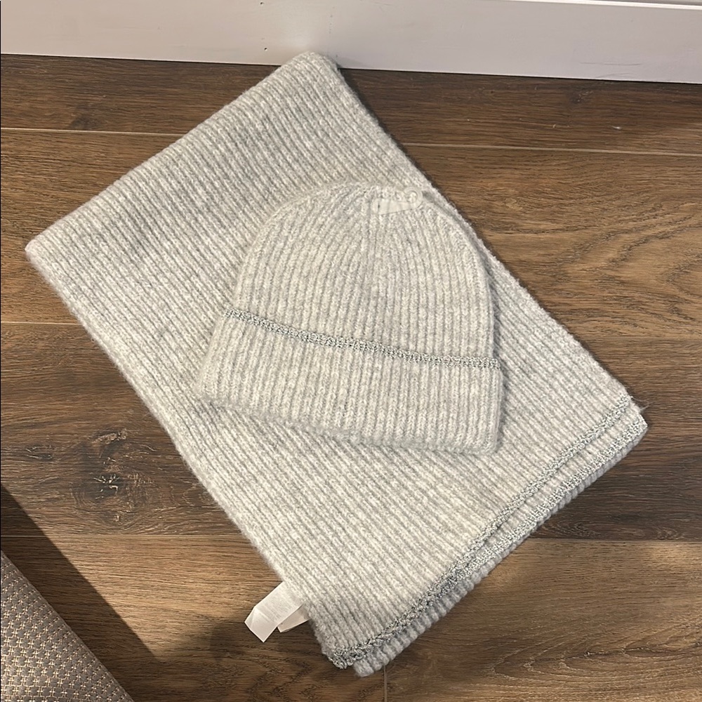 LOFT Light Gray Ribbed Knit Beanie and Scarf Set